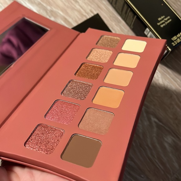 Brand New Illamasqua Artistry Palette & Hydra Setting Spray - Picture 1 of 4